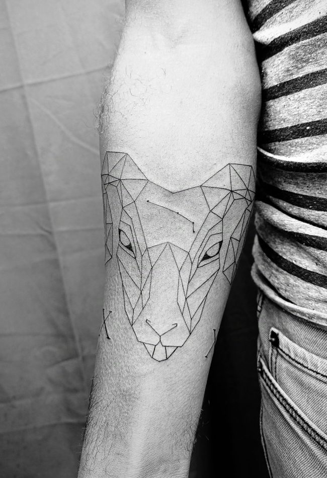tatouages fins géométriques